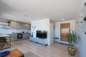Central 2 BD Apartment by Hostlovers